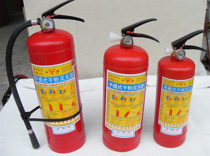 干粉灭火器